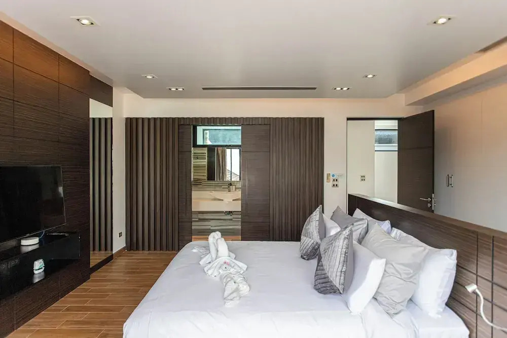 Tropical Haven Villa 4-Bedroom Private Pool Butler Choeng Thale Phuket
