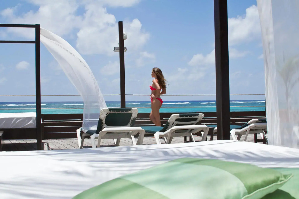 Silver Point Hotel