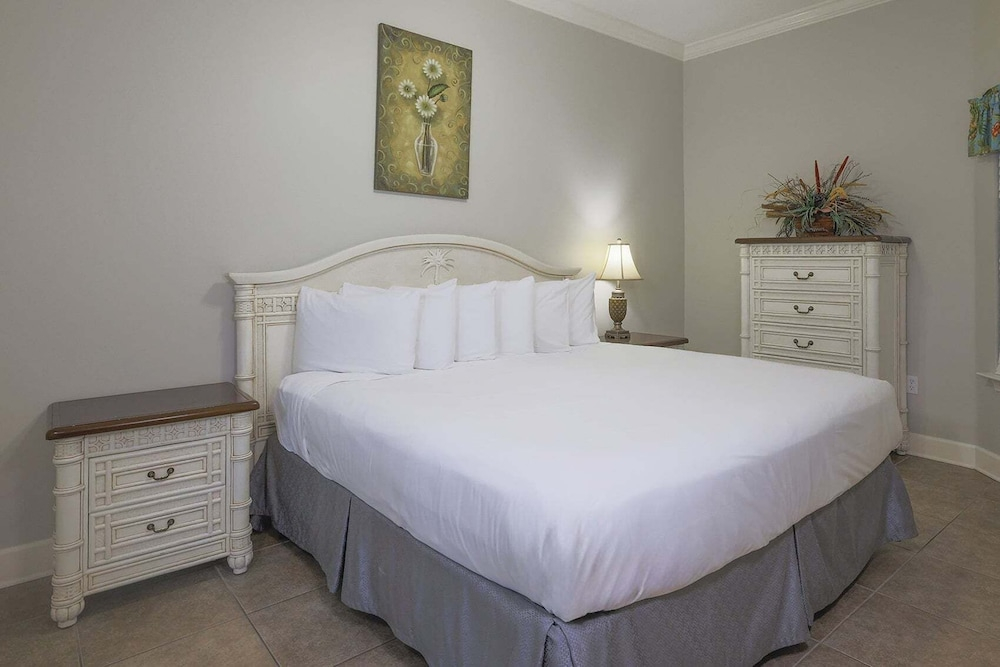 Phoenix West 2108 3 Bedroom Condo