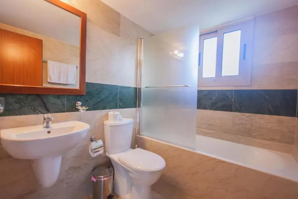 Villa Saraliana Sandy Beach Villas - Heated Pool - Jacuzzi - Private Beach Area