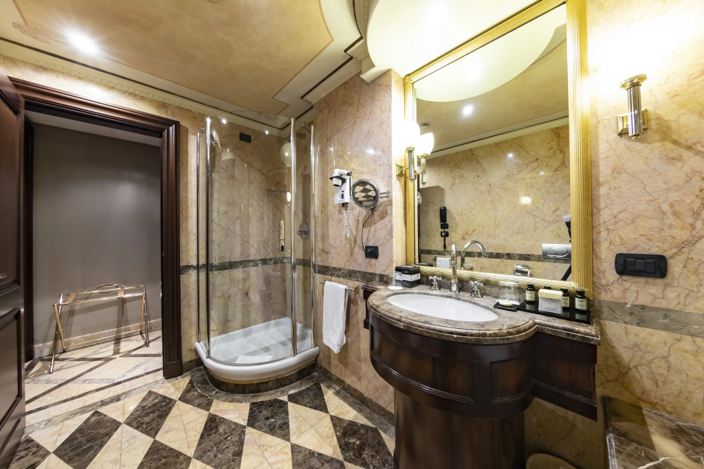 River Chateau Hotel