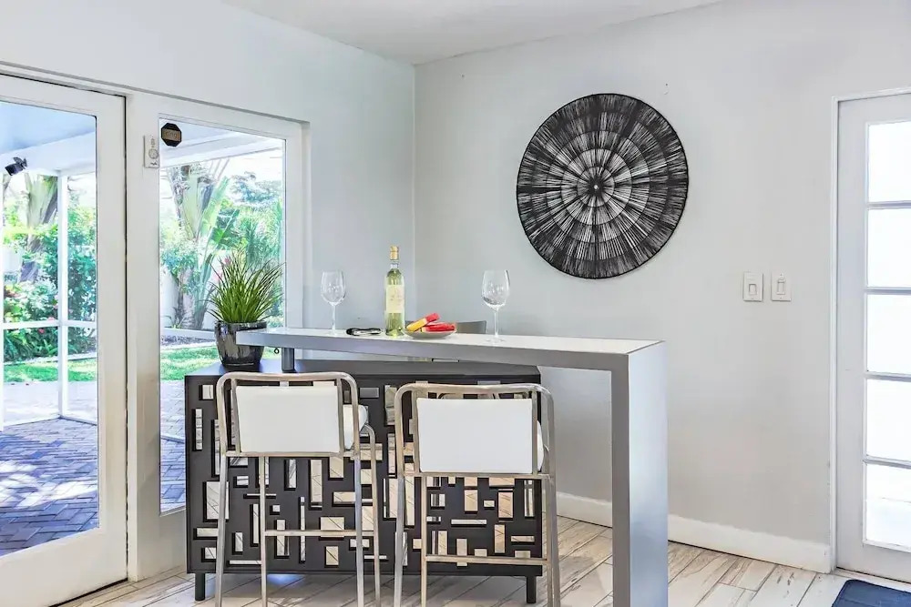 Fruit & Wine Saltwater Pool Home