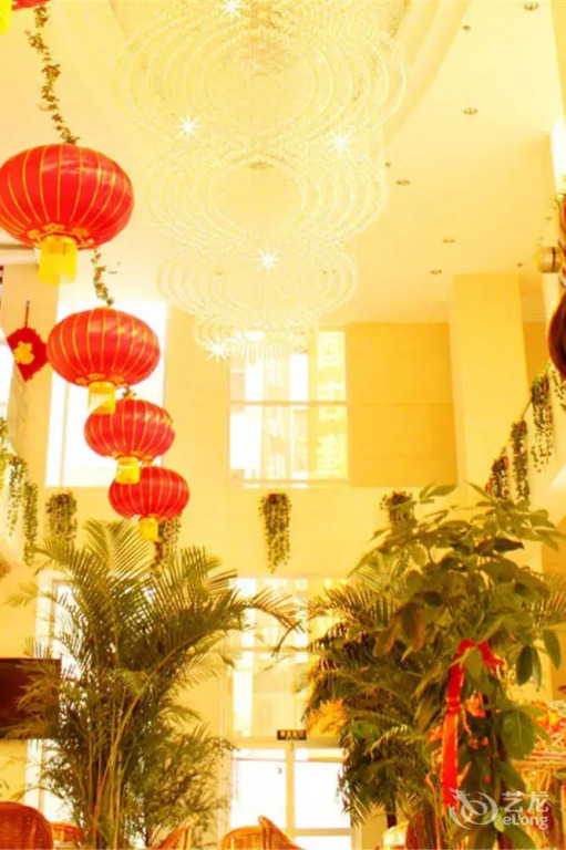 Qianqiu Holiday Hotel