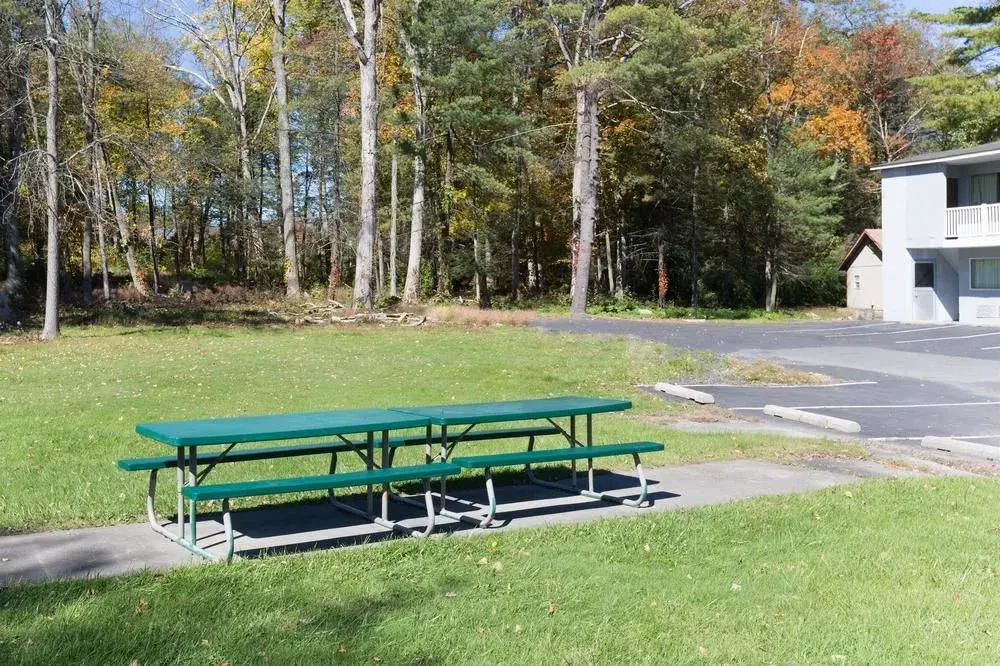 POCONO NIGHT LODGE