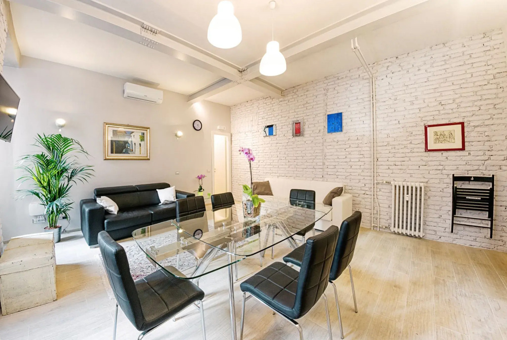 Cozy Flat near Colosseum