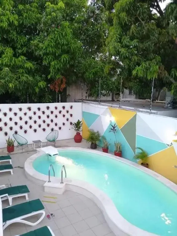 Moloch Hostel & Suites
