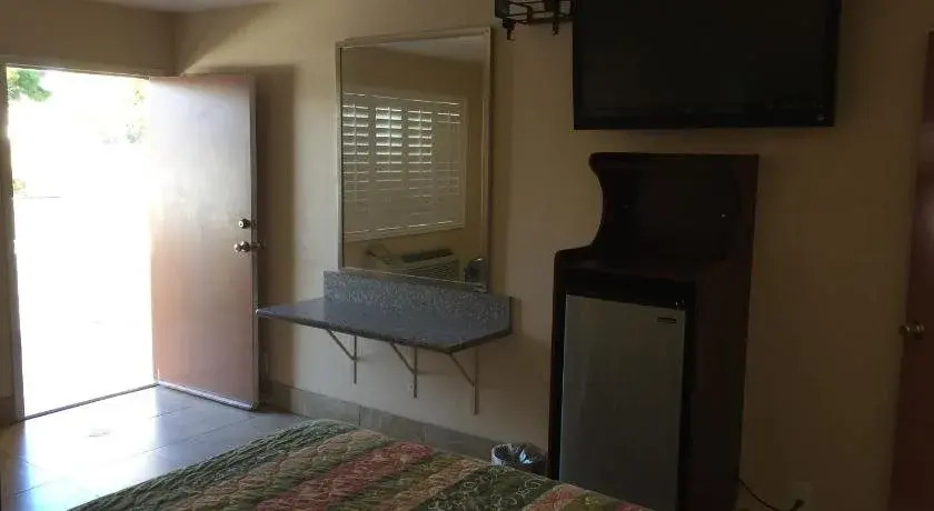 Foxys Motor Inn
