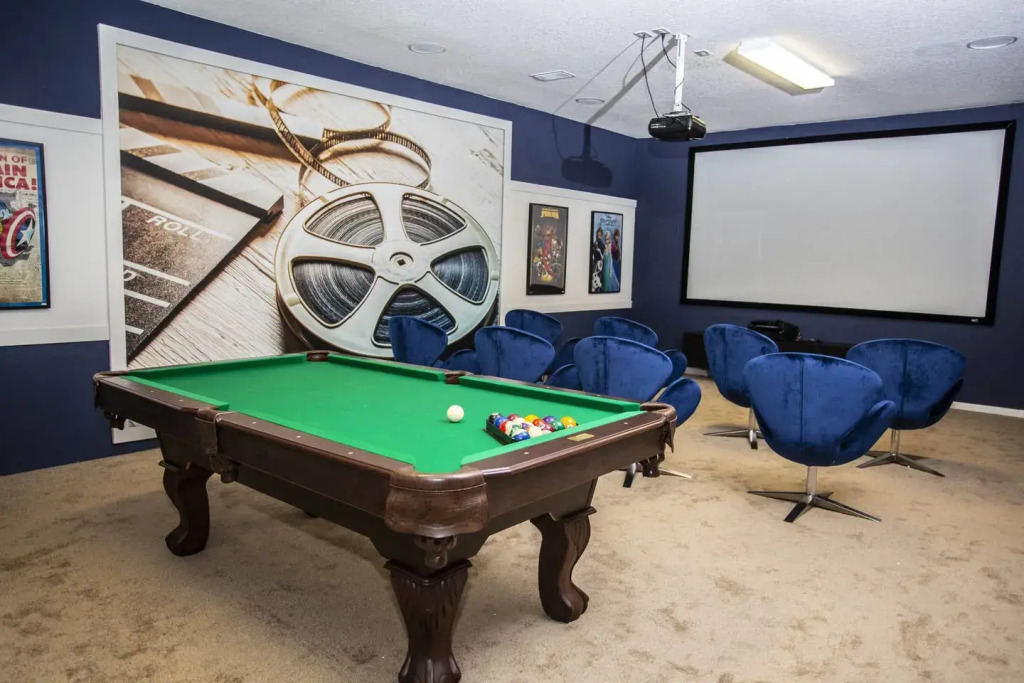 Spacious luxury home with private pool near Disney