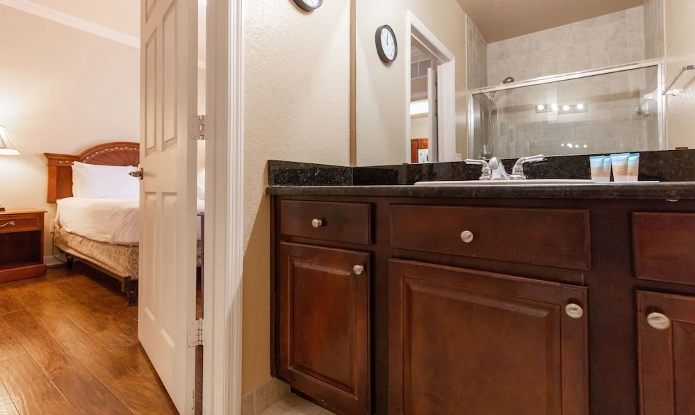 8000tw Unit 4303 - Tuscana Resort 2 Bedroom Condo by RedAwning