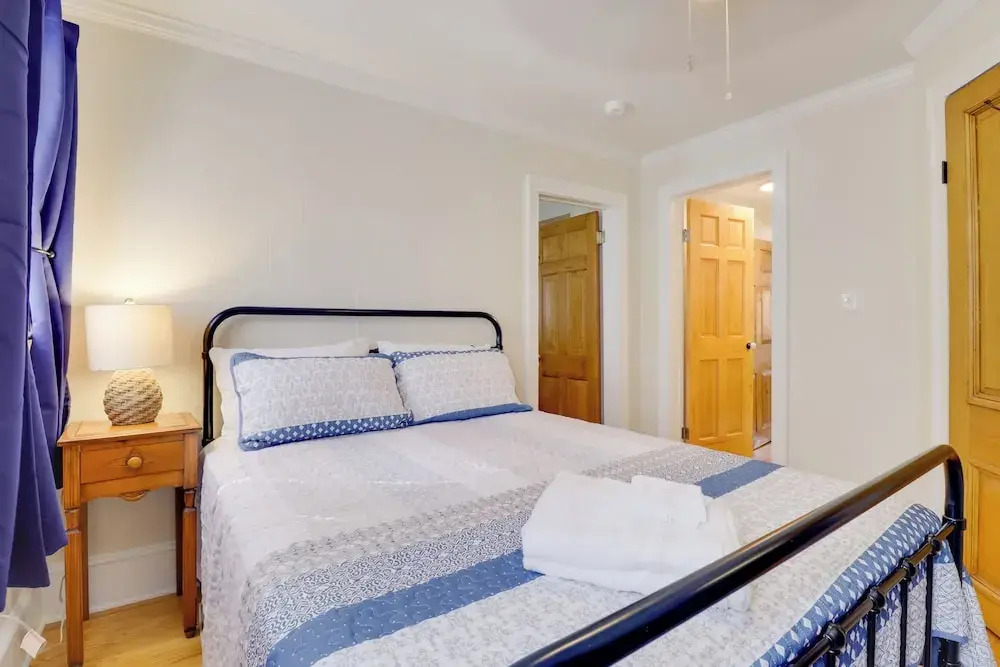 Steps to Downtown! Family Home in Historic Edenton