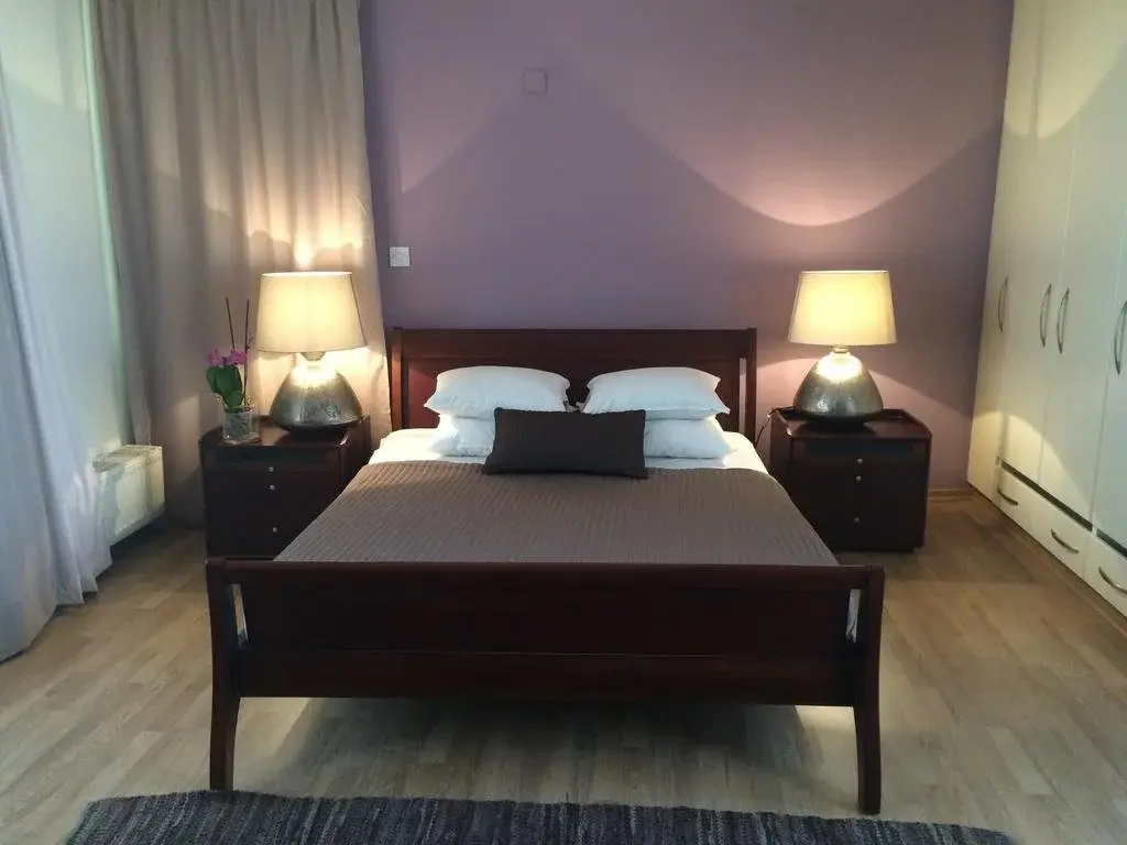 H B&B