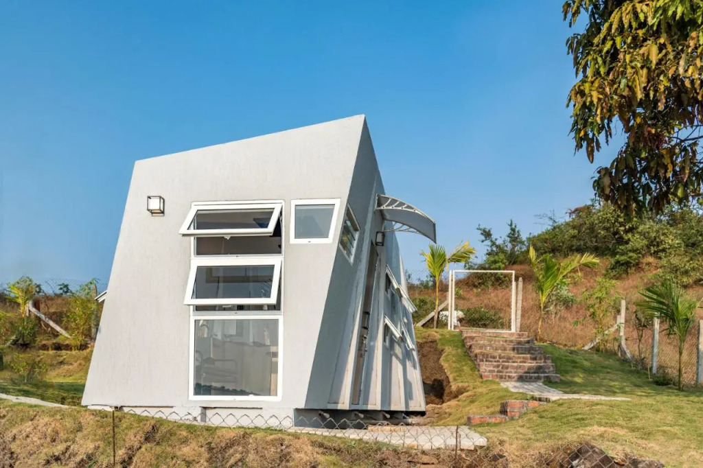 SaffronStays The Twist - Wonderful Tiny waterfront home for couples
