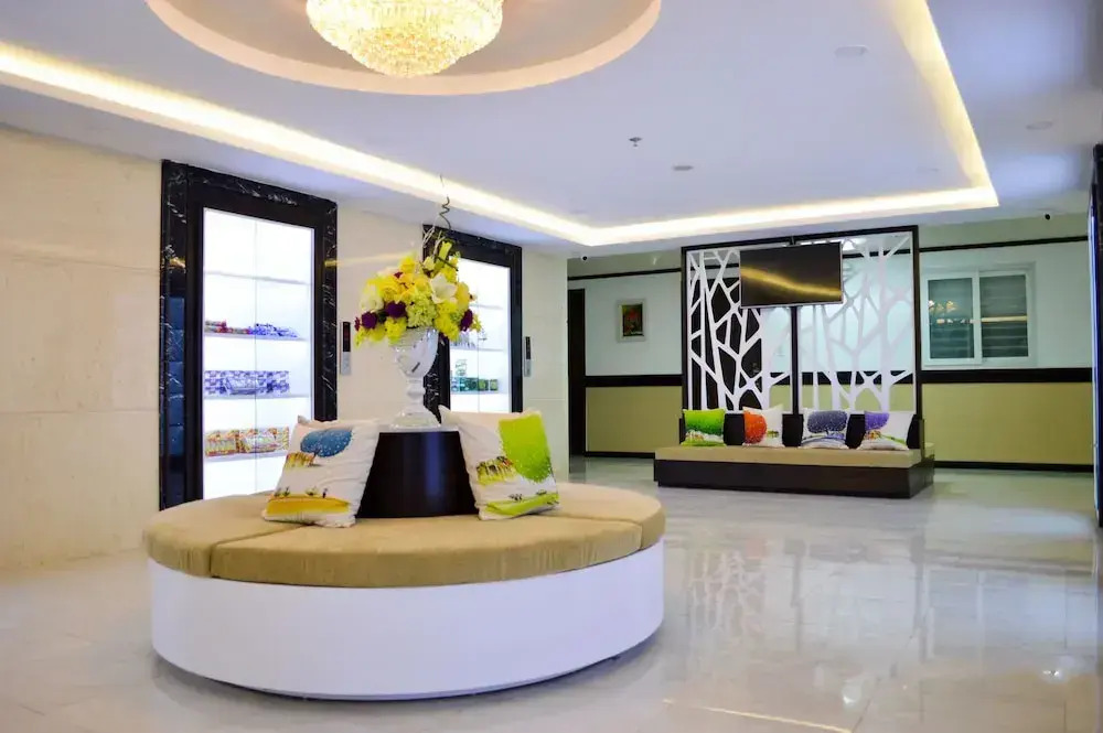Maika Condotel