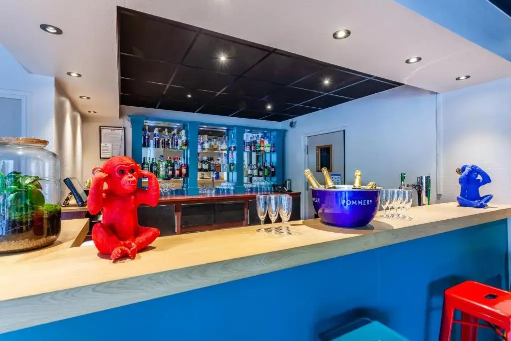 Hotel Full Colors