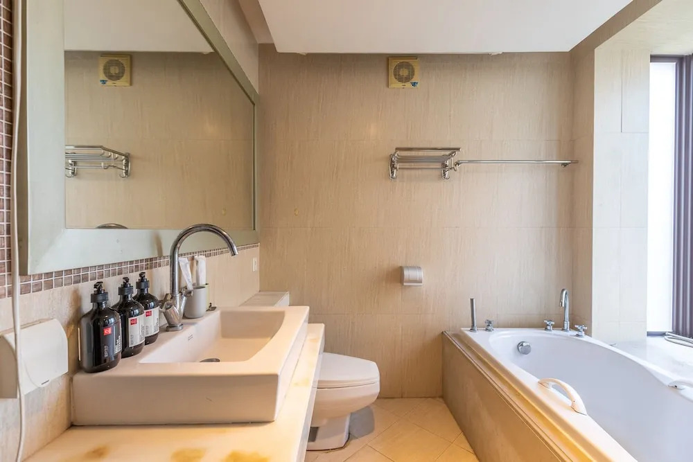 Locals Boutique Apartment Huafa Plaza 35