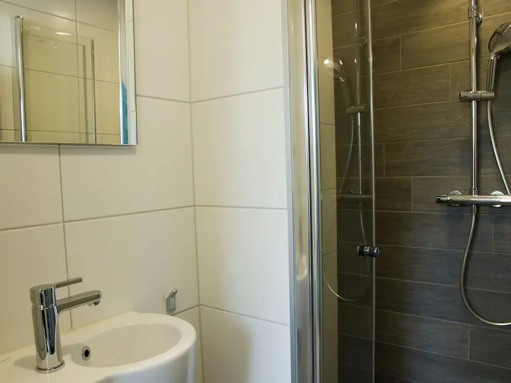 Luxury Holiday Home in Oostvoorne by the Lake