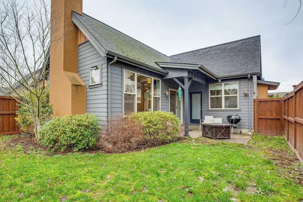 Walk to Autzen Stadium, 3 Mi to UO! Home w/ Patio
