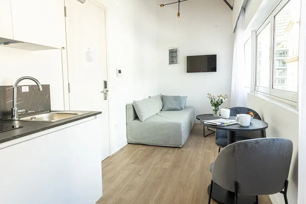 Phaedrus Living Modern Kriel Suites 301