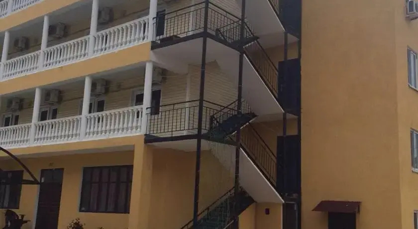 Estella Hotel