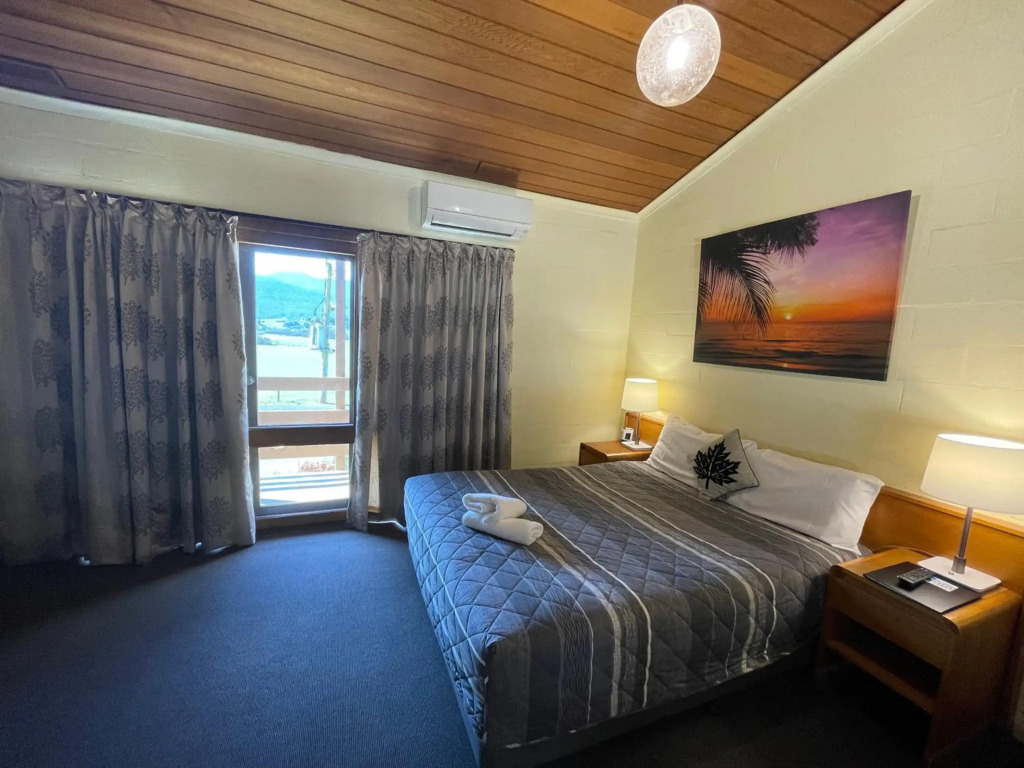 The Birch House - Silver Birches Luxury Accommodation Bright