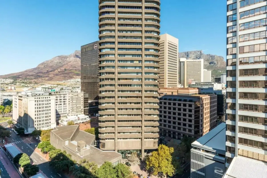 Studio with Fast WIFI in the Central Business District w Parking