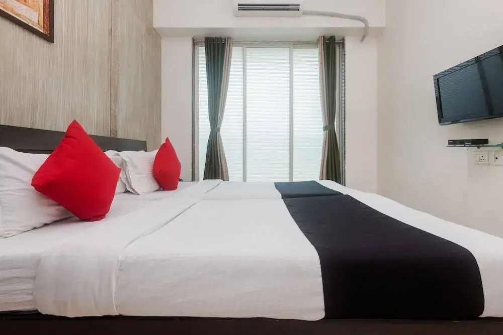 Iris Suites by OYO Rooms