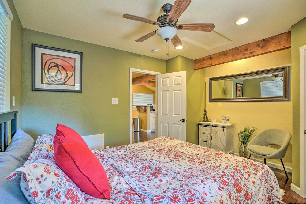 Cozy Cottage w/ Grill - 5 Mi to Mt Baldy Resort!