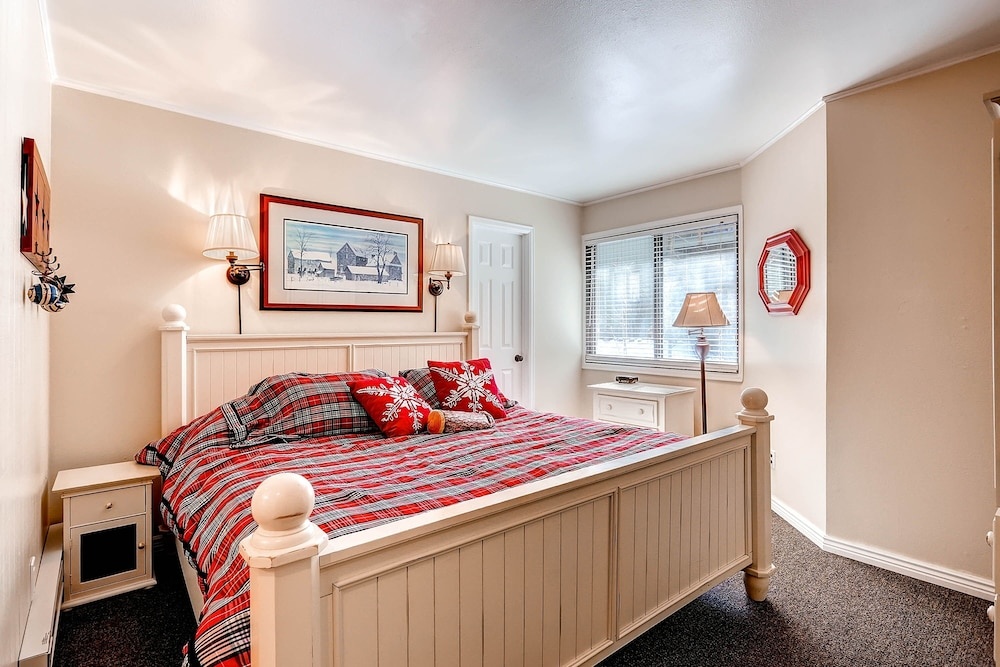 Spacious, Upgraded 2 Bdr W/ Fireplace & Hot Tub Access 2 Bedroom Condo by RedAwning