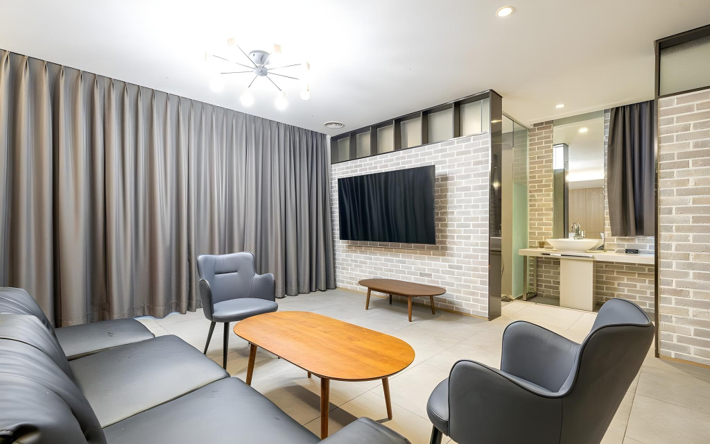Bricks Hotel