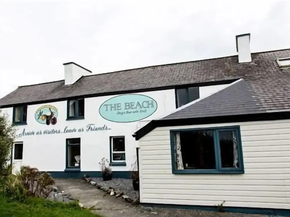 The Beach Days Bar & B&B