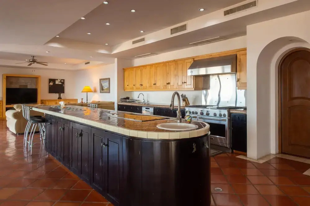 Luxury 5BR Villa, Sleeps 14 W/ocean View: Villa Perla de Law