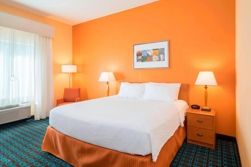 Fairfield Inn & Suites by Marriott State College