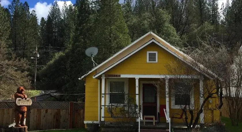 Yosemite International Hostel
