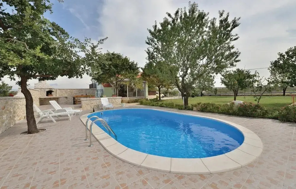 Beautiful Home in Nadin With Wifi and 3 Bedrooms