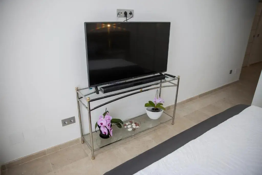 Spacious 200 sq.m. penthouse with sea view terraces