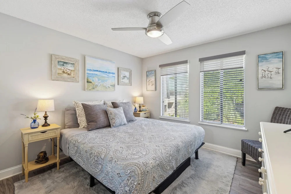 Seaside Bliss Retreat Coastal Condo for 6