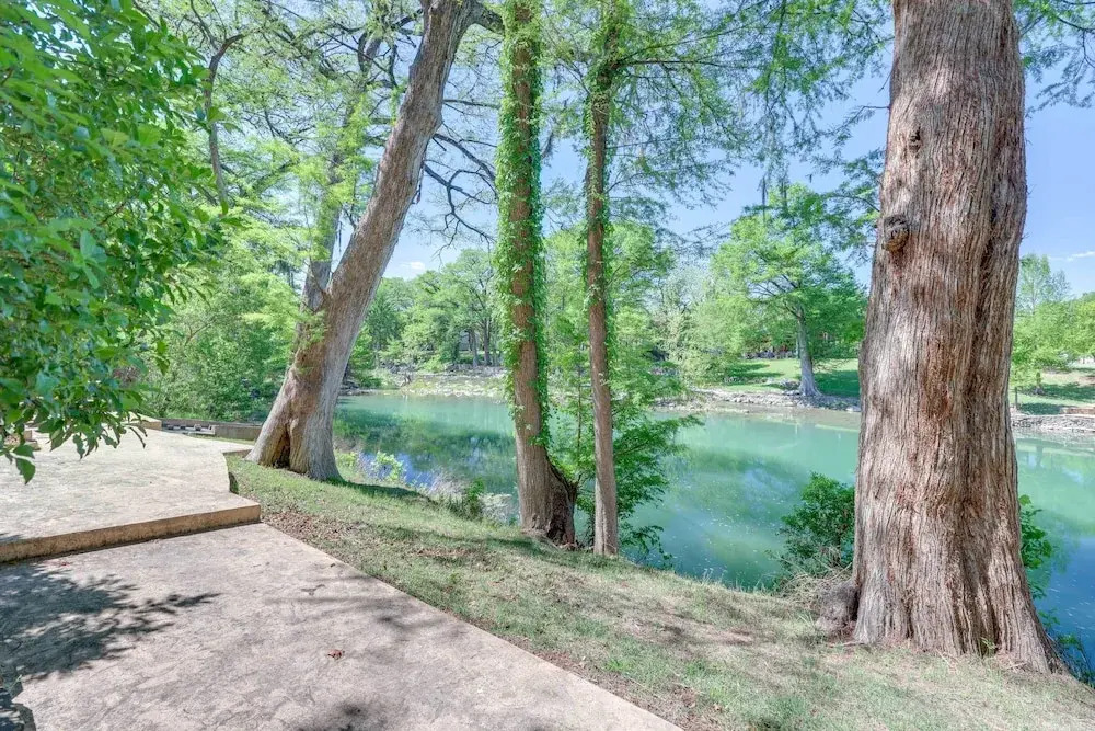 Cozy New Braunfels Condo w/ Community Pool & Grill