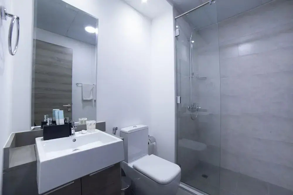 Sophisticated Modern 1 BR on Blooms A JVC