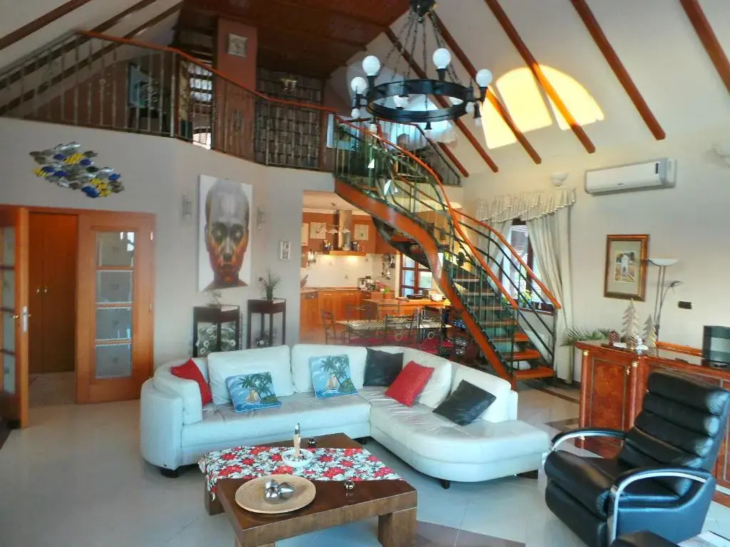 Keith Lakewood Villa