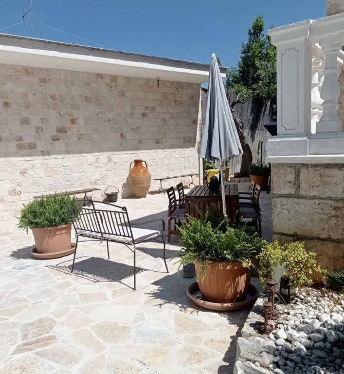 historic residence, surrounded by greenery, suitable for couples, relaxation guaranteed-Dimora Dalia