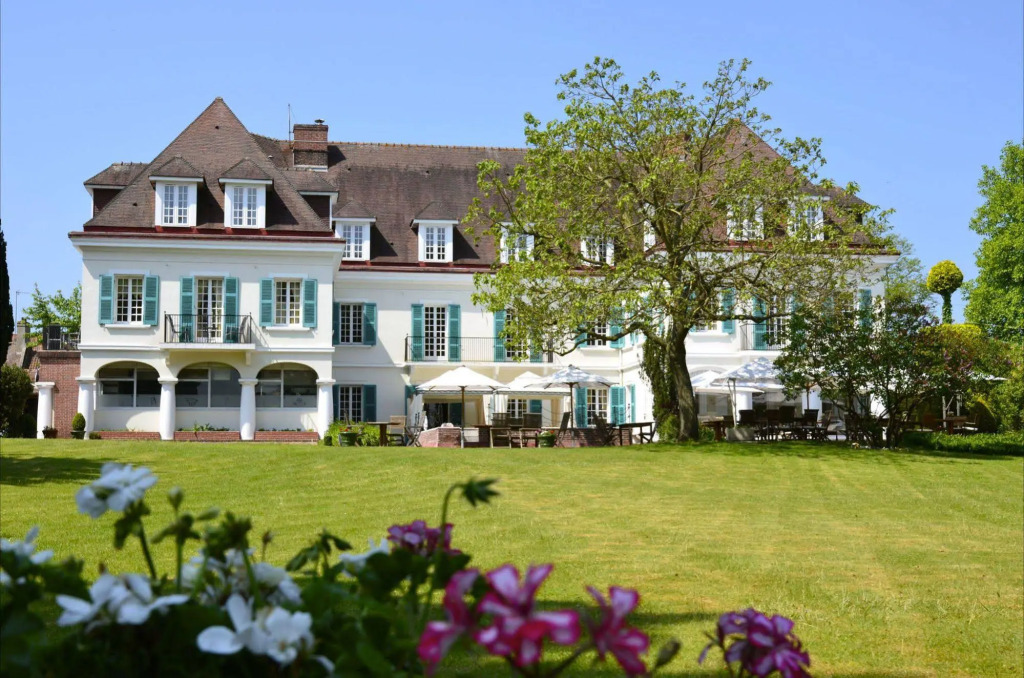 Chateau De Montreuil