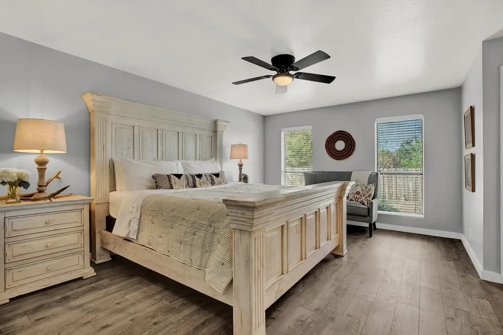 New Upscale Casita With Hot Tub & Grill