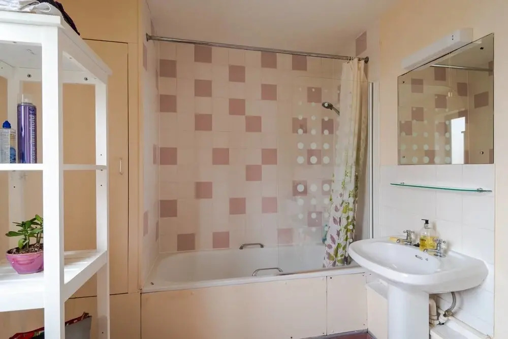 A Cosy 1 Bedroom Flat With a Balcony