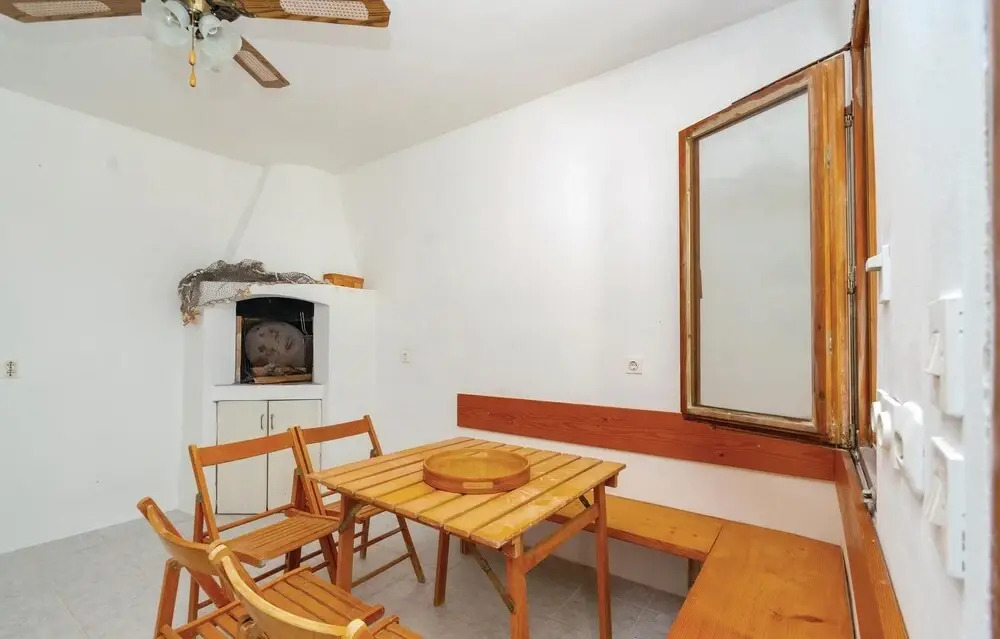 4 Bedroom Gorgeous Home In Blato