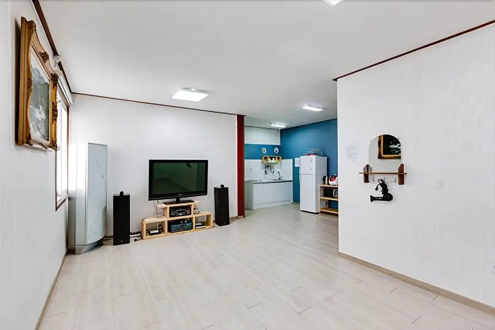 Baenaegol Paraeso Redroof Pension