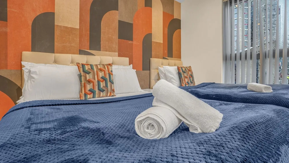 2 Bed Apt Sleeps 7 - Arcade Machine, Wifi, Central