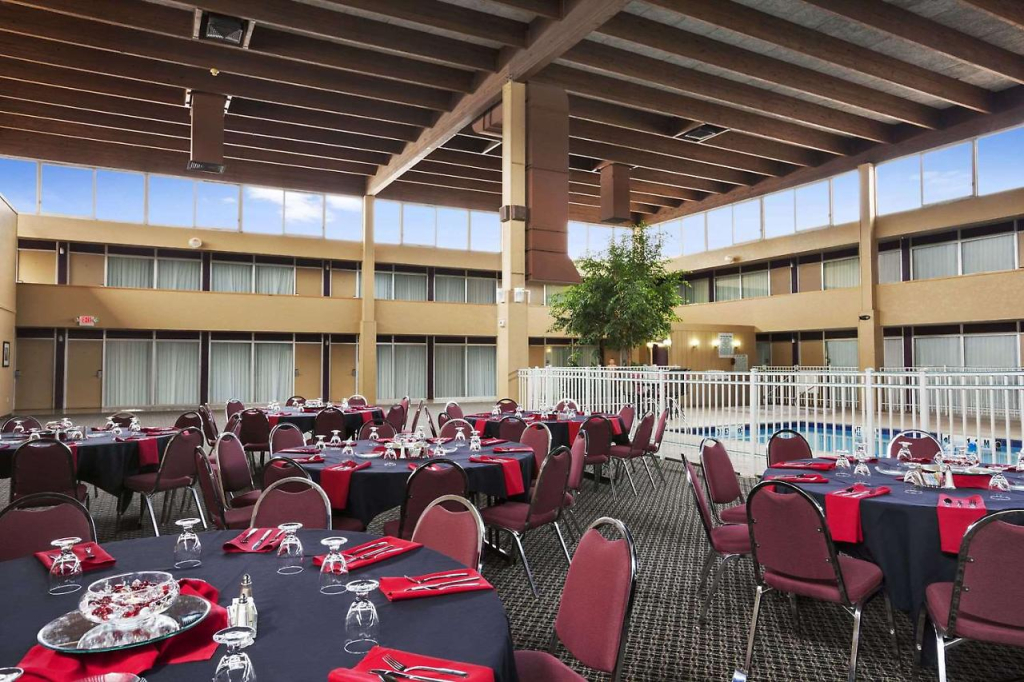 Riverside Hotel & Conference Center