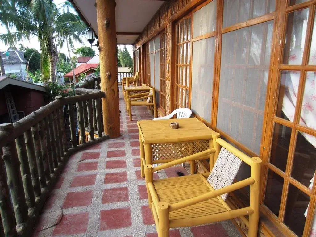 Yooneek Inn