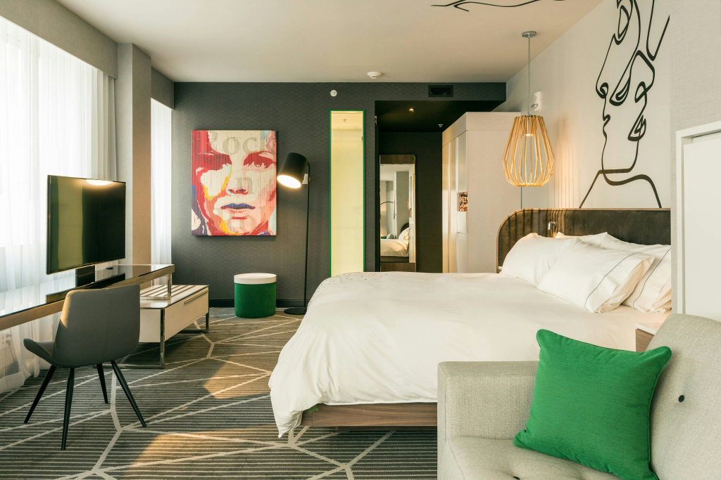 Renaissance Montreal Downtown Hotel