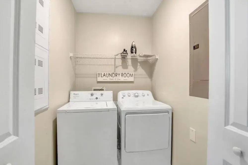 3097pequod 5 Bedroom Townhouse by RedAwning